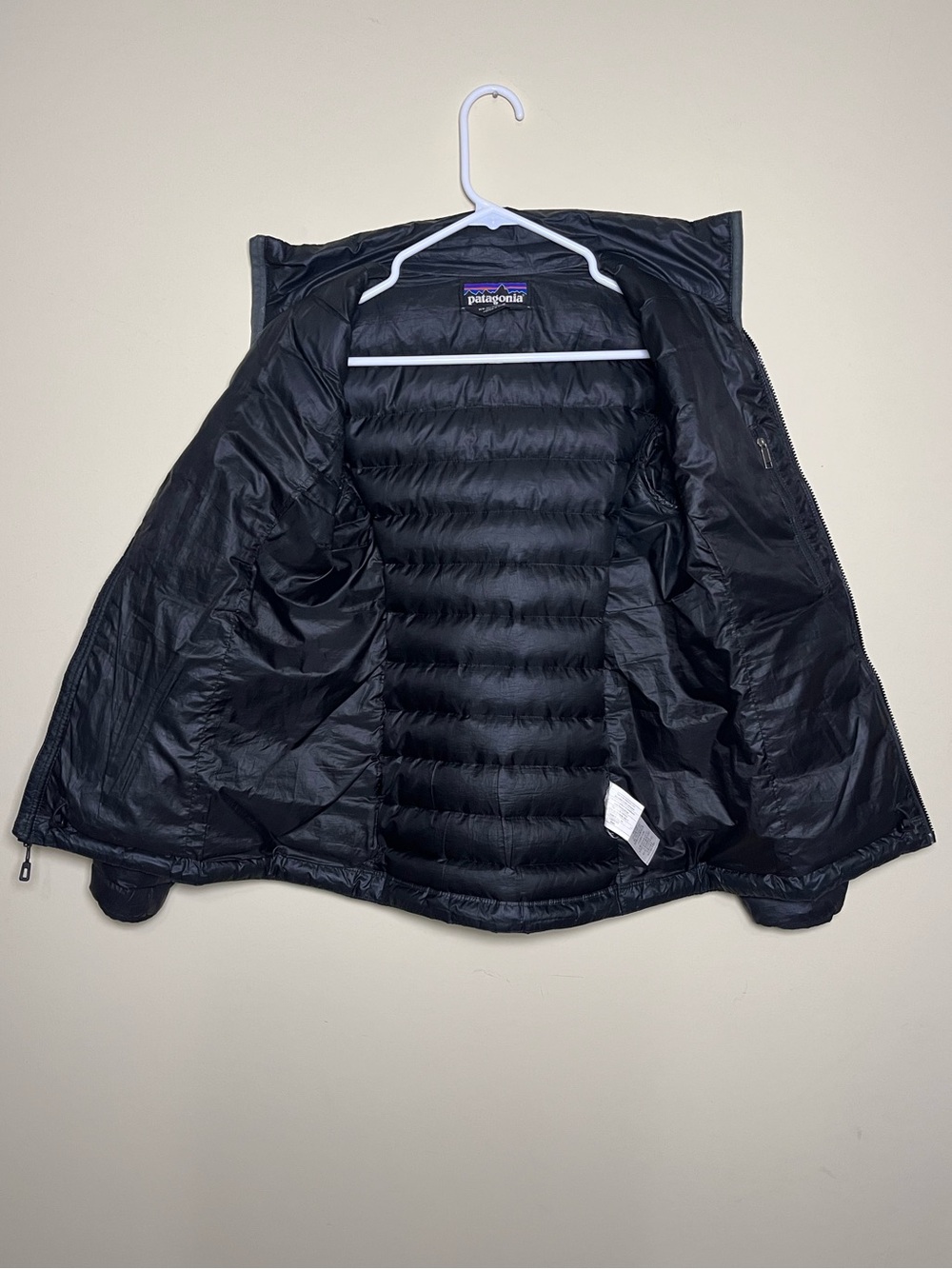 Patagonia Women's Black Down Sweater Size XS 84683 FA16 Quilted Puffer Jacket - Picture 3 of 9
